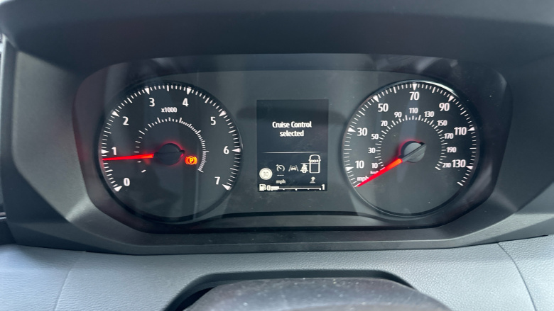 Renault Master Mwb Diesel Fwd MM35 Blue dCi 130 Advance Medium Roof Van